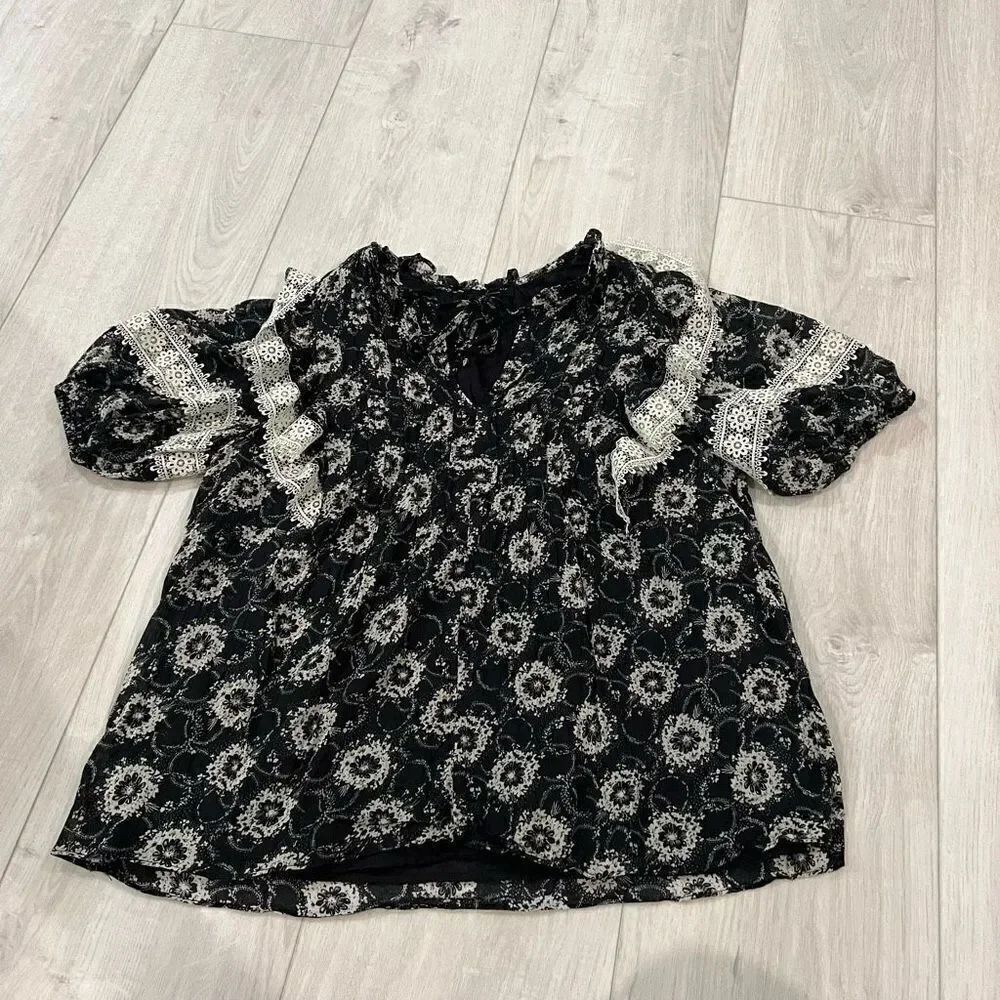 Current air Floral Lace Trimmed Top size L - Picture 1 of 7